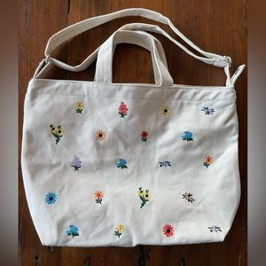 Baggu floral embroidered tote bag. NWOT